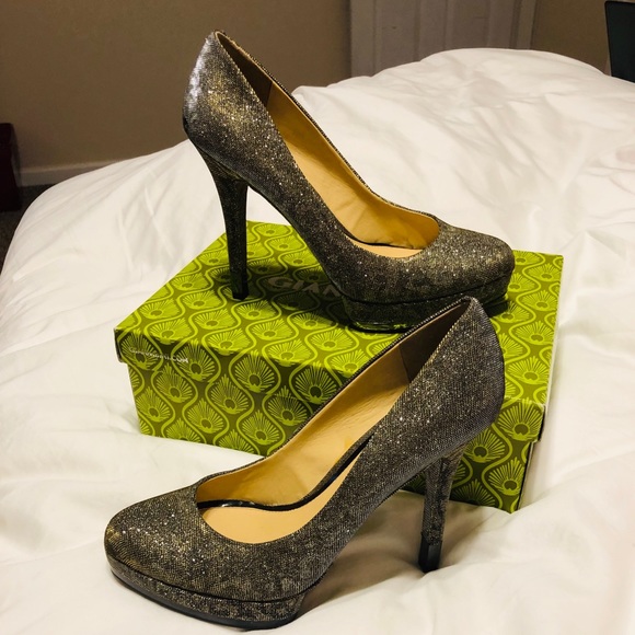 Gianni Bini Silver/Gold Glitter Leopard Heels - Picture 3 of 5